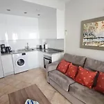 شقة Charming 1 Bedroom In Benalbeach