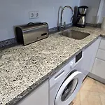 شقة Charming 1 Bedroom In Benalbeach *