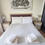Charming 1 Bedroom In Benalbeach *