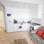 Charming 1 Bedroom In Benalbeach *