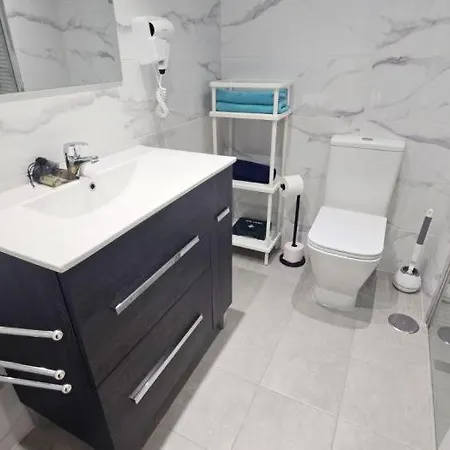 Charming 1 Bedroom In Benalbeach *