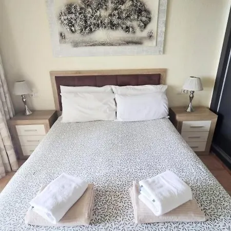 Charming 1 Bedroom In Benalbeach *