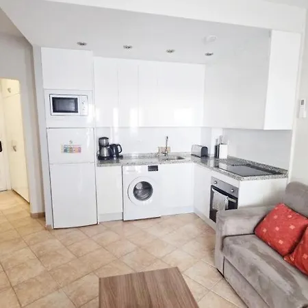 Charming 1 Bedroom In Benalbeach *